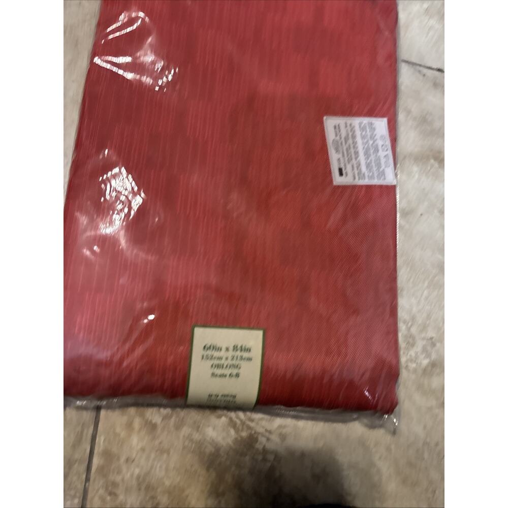 NWT- Red oblong‎ table cloth 60x84 Indoor/outdoor Water Repellant